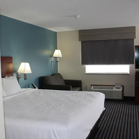 Reston Inn & Suites Spencer Exterior foto