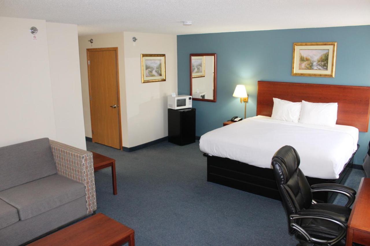 Reston Inn & Suites Spencer Exterior foto